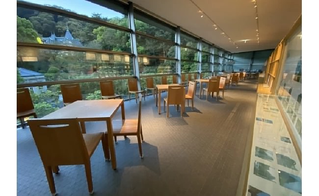 兼具圖書區與博物館咖啡館的複合空間