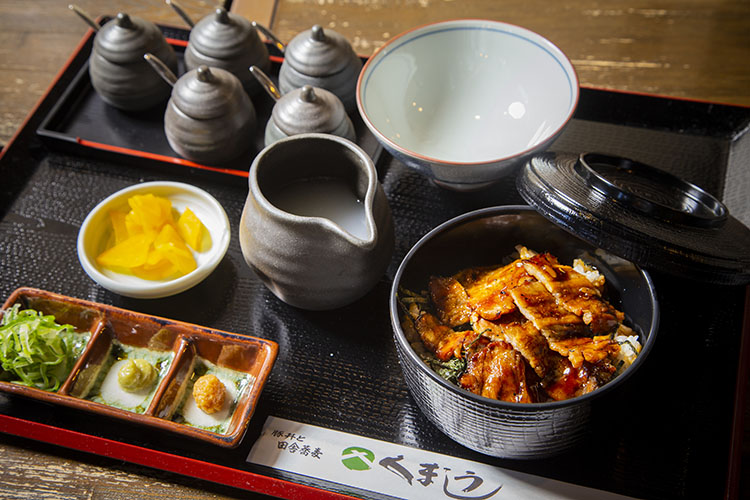 豚丼と摩周そばの店　くまうし 弟子屈本店