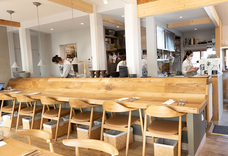 BREEZE BIRD CAFE & BAKERY