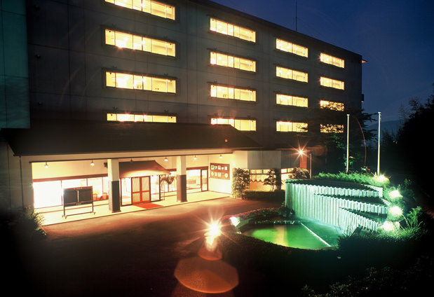 にっしょうかん 新館 梅松鶴