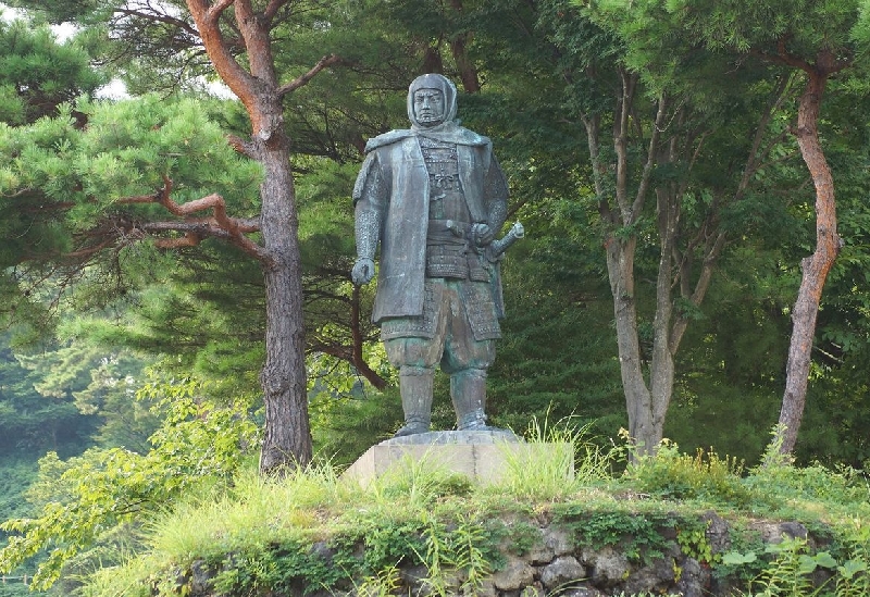 春日山神社