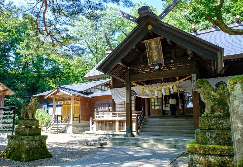 春日山神社