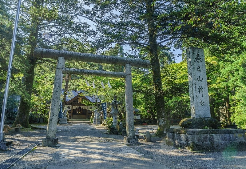 春日山神社