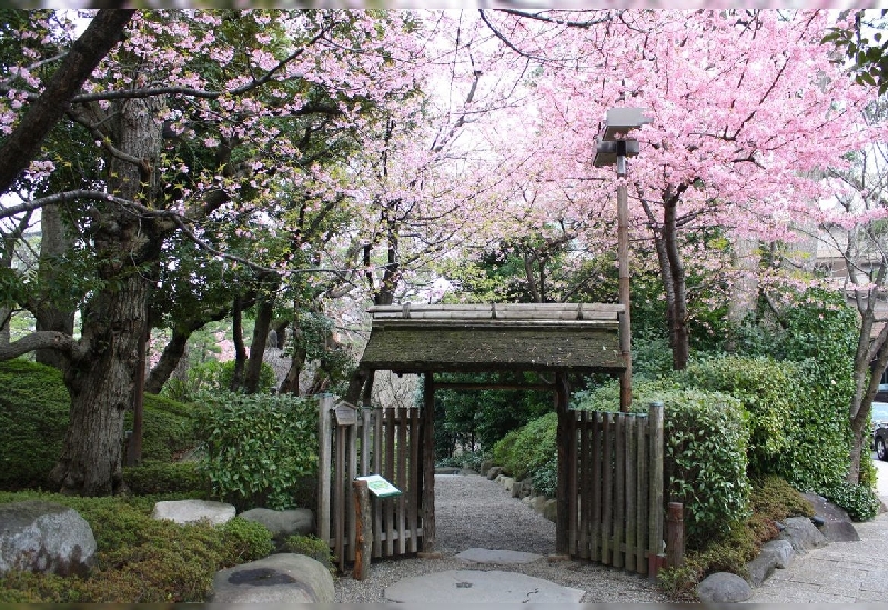 八芳園