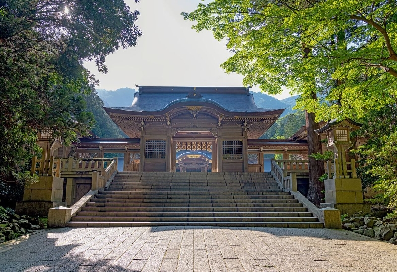 彌彦神社