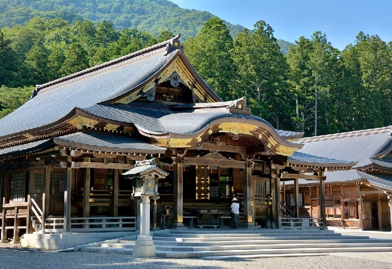 彌彦神社