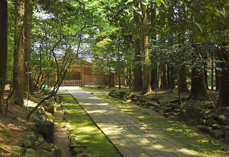 彌彦神社