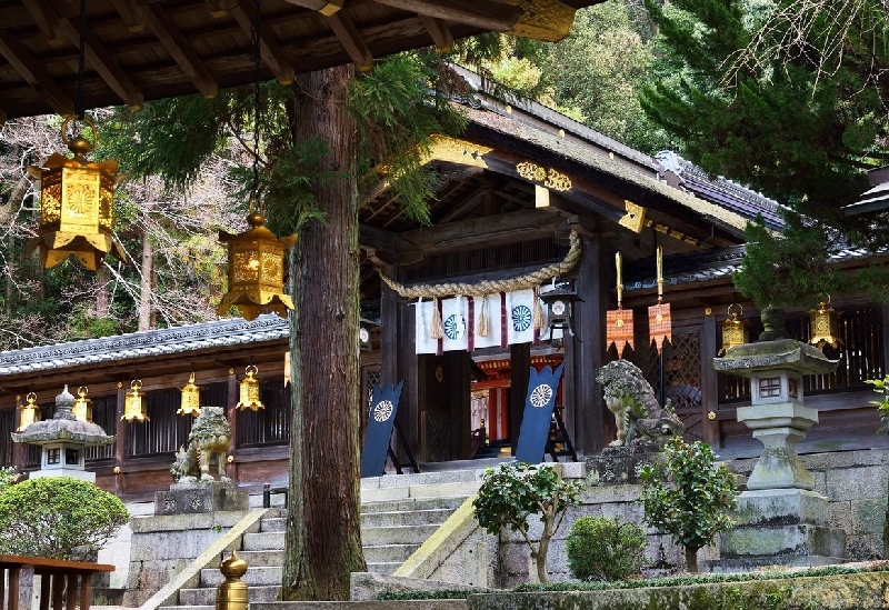 枚岡神社