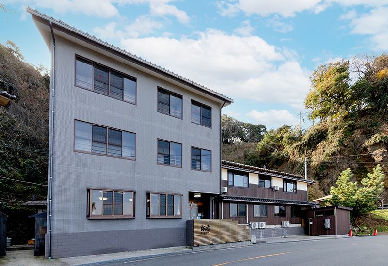 竹野の海辺 湯やど 海の音