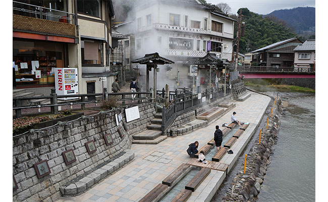 春來川沿岸設有足湯