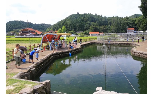 養鱒場釣魚池，釣到的虹鱒可以在餐廳料理後享用